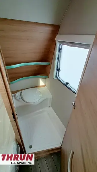 interiorShots.toilet
