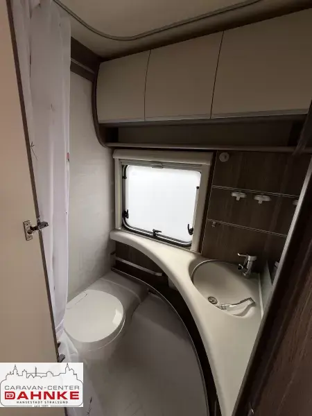 interiorShots.toilet
