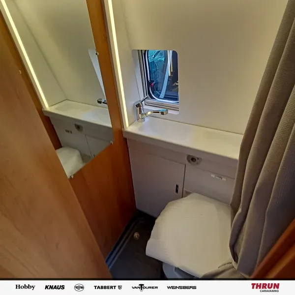 interiorShots.toilet
