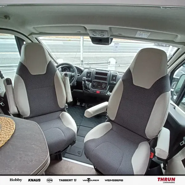 interiorShots.driversCab