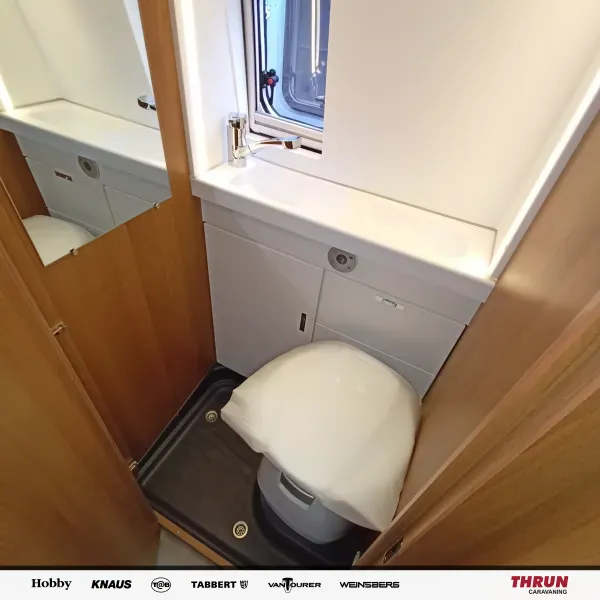 interiorShots.toilet