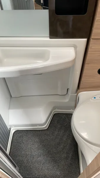 interiorShots.toilet