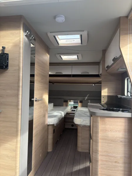 Knaus Südwind 460 EU Black Selection Weiß, MonoControl ThuleMarkise