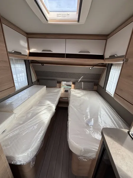 Knaus Südwind 460 EU Black Selection Weiß, MonoControl ThuleMarkise