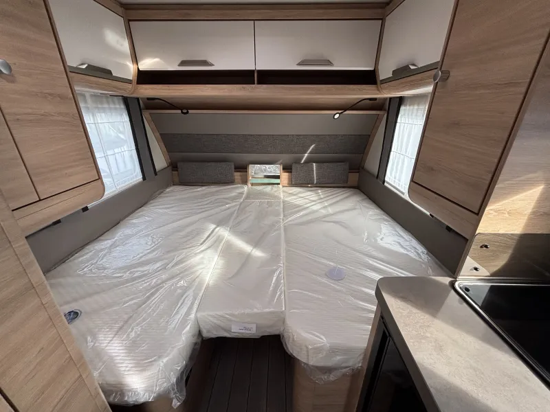 Knaus Südwind 460 EU Black Selection Weiß, MonoControl ThuleMarkise