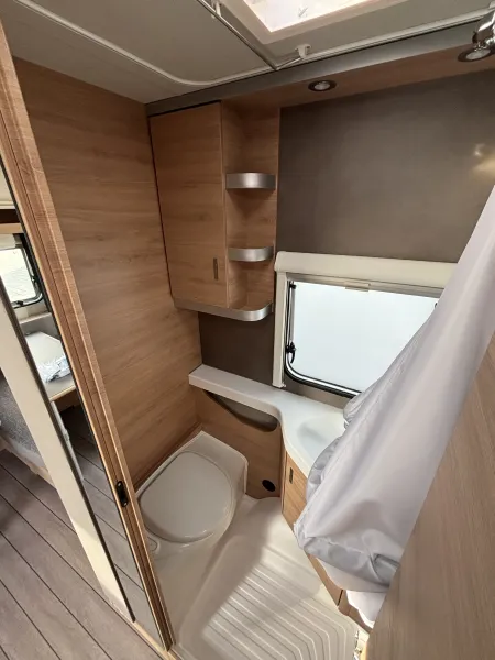Knaus Südwind 460 EU Black Selection Weiß, MonoControl ThuleMarkise
