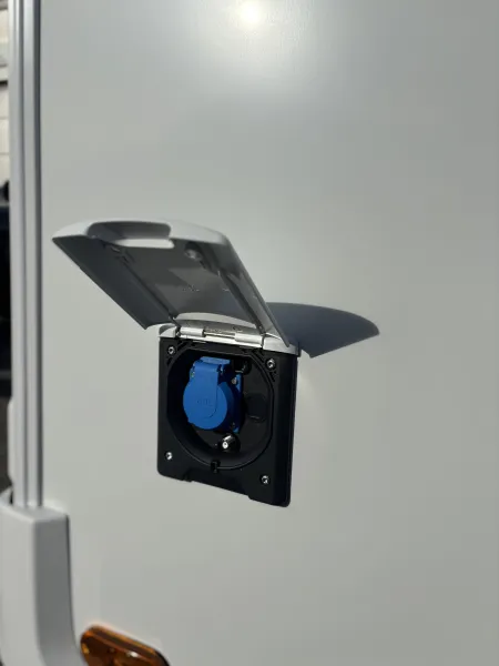 Knaus Südwind 460 EU Black Selection Weiß, MonoControl ThuleMarkise