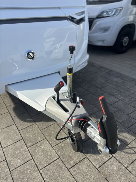 Knaus Südwind 460 EU Black Selection Weiß, MonoControl ThuleMarkise