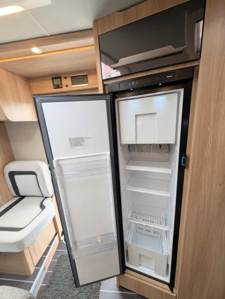 Knaus Sky TI 700 MEG IC- Line 3,8t Lithium CareDrive