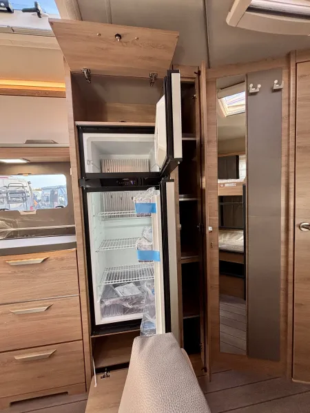 Knaus Südwind 580 QS Black Selection 177L Kühlschrank Spannbett-Set