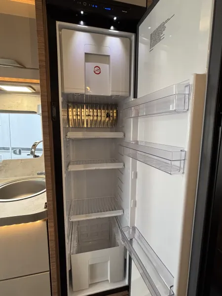 Knaus VAN WAVE 640 MEG Vansation MAN Hubbett, Luft-Zusatzfederung