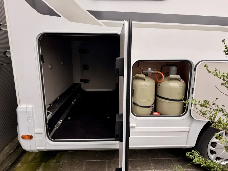 Weinsberg CaraSuite 650 MEG Markise, Fahrradträger