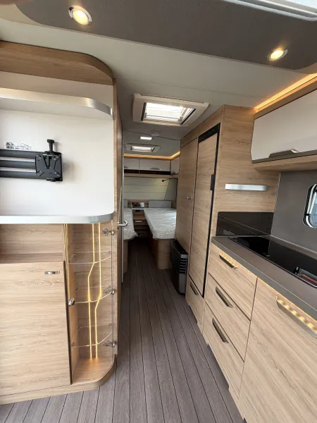 Knaus Südwind 540 UE Black Selection Fußbodenheizung, Tellerfedern