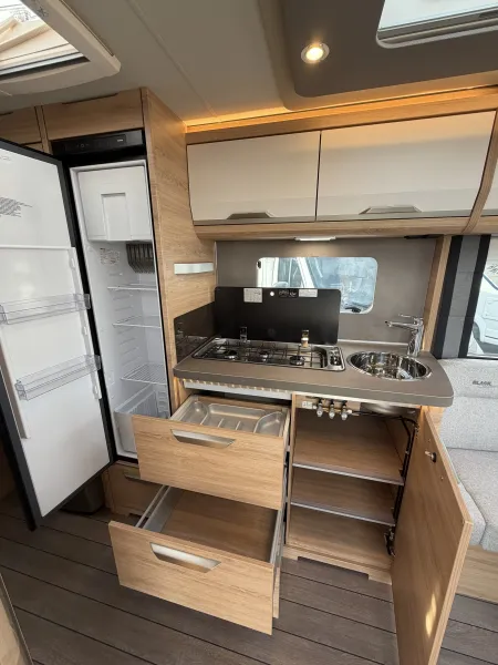 Knaus Südwind 540 UE Black Selection Fußbodenheizung, Tellerfedern