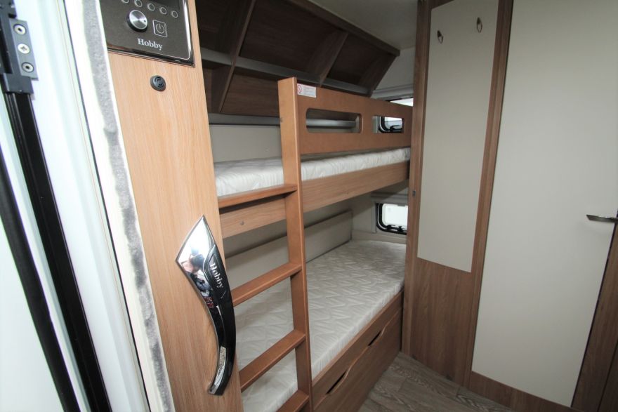 Hobby De Luxe 490 KMF Als Wohnwagen In Harrislee Bei Caraworld de Von