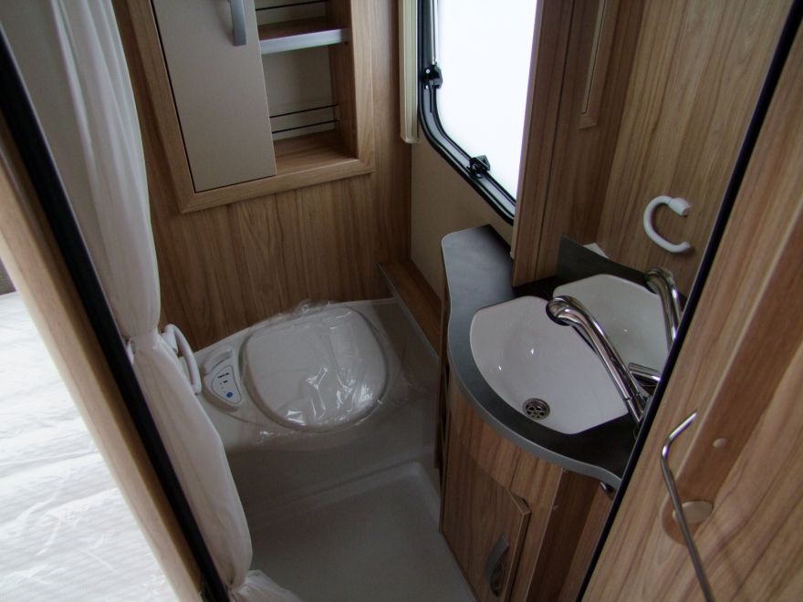 Hymer Eriba Nova Light 465 als Wohnwagen in Bad Urach-Wittlingen bei