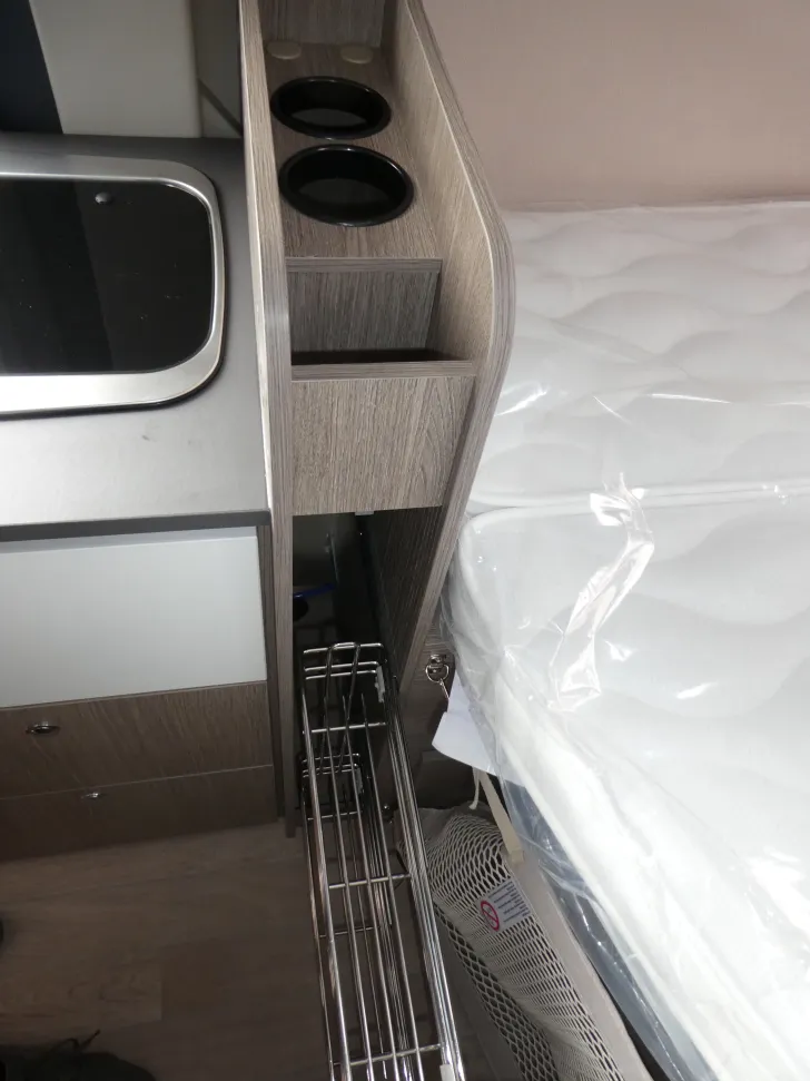 Fahrzeugbild Challenger Van V114S #22