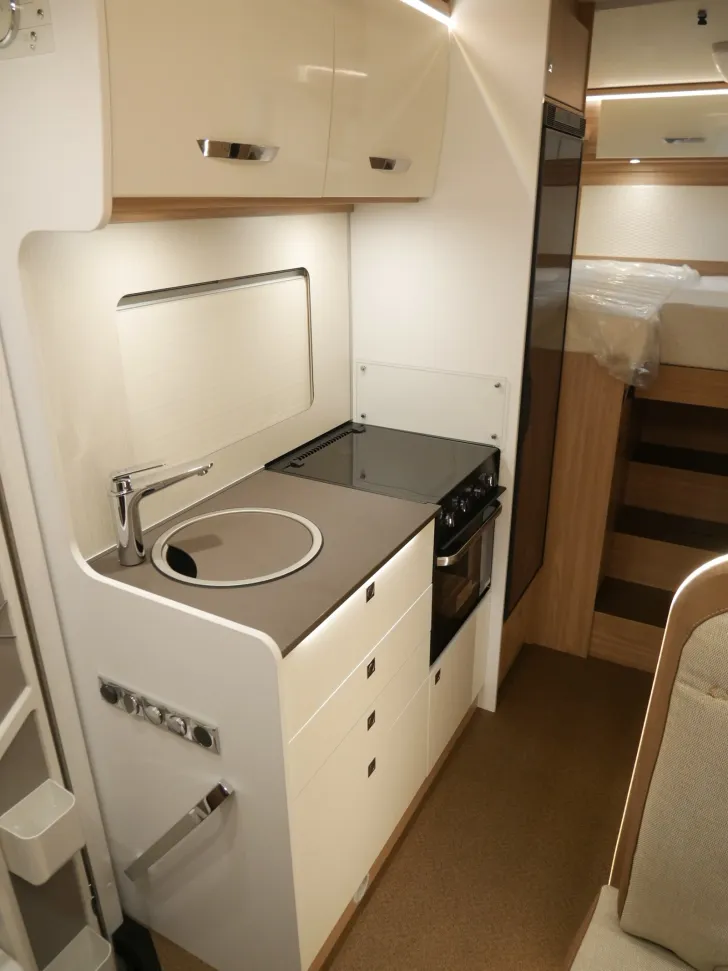 Fahrzeugbild Bürstner Limited T 690 G (Autom. Solar RFK Navi Markise) #12