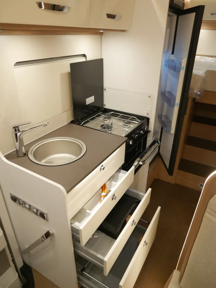 Fahrzeugbild Bürstner Limited T 690 G (Autom. Solar RFK Navi Markise) #13