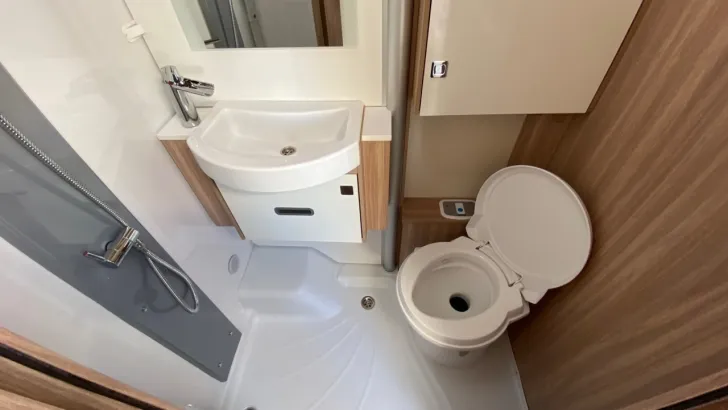 Fahrzeugbild Bürstner Delfin T 690 G #9