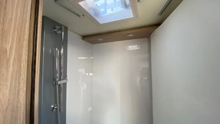 Fahrzeugbild Bürstner Delfin T 690 G #10