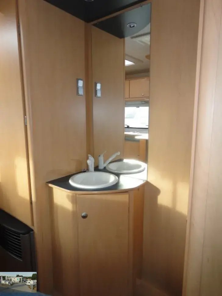 Fahrzeugbild Delta Euroliner 4100 LB Nr. 86 - franz. Bett #17