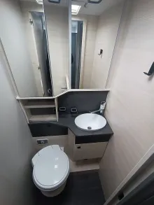 Fahrzeugbild Challenger Teilintegriert 337GA Graphite Ultimate #12