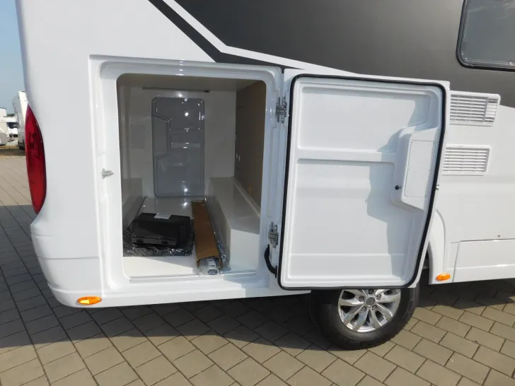 Fahrzeugbild Wingamm Oasi 690 Twins #9