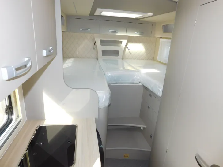 Fahrzeugbild Wingamm Oasi 690 Twins #12