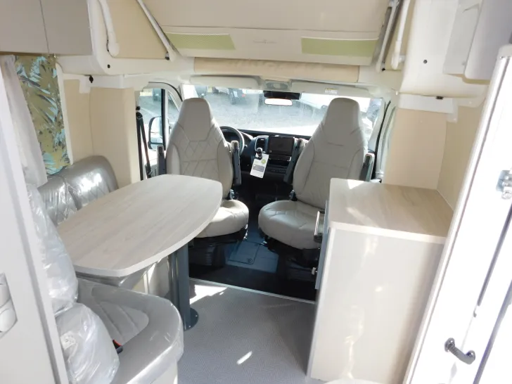 Fahrzeugbild Wingamm Oasi 690 Twins #16