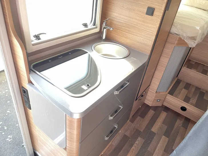 Fahrzeugbild Weinsberg CaraCompact EDITION PEPPER Suite 640 MEG #2266 #11