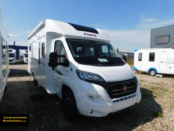 Fahrzeugbild Pilote Pacific P740FC #1