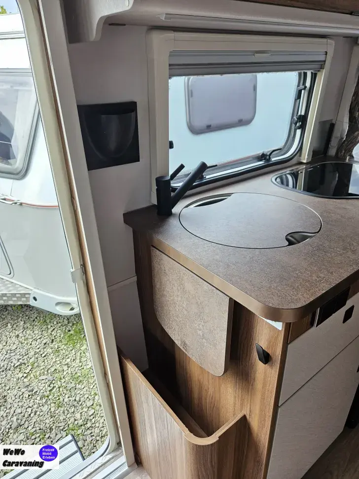Fahrzeugbild Hymer Eriba Touring 530 Legend mit Markise ab Herbst #14