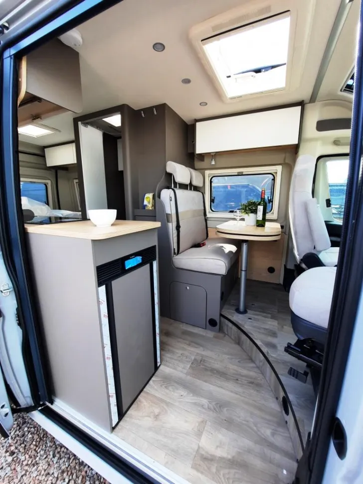 Fahrzeugbild LMC Innovan 600 #9