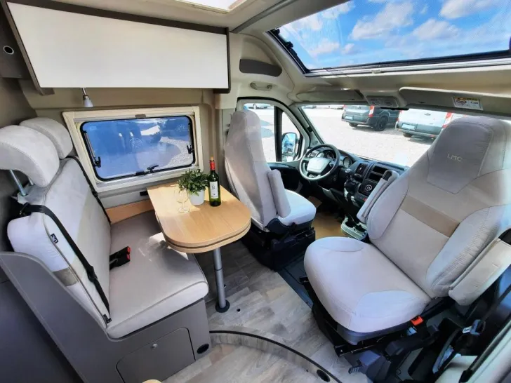 Fahrzeugbild LMC Innovan 600 #8