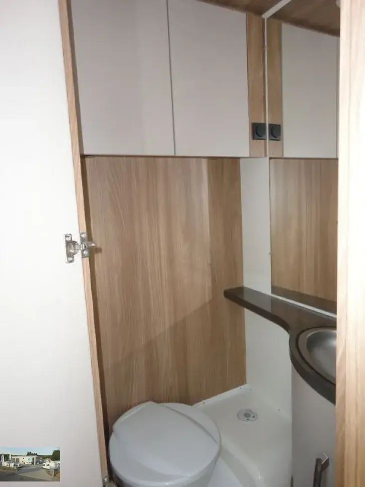 Fahrzeugbild Bürstner Premio 435 TS Nr. 110 - Doppelbett #24