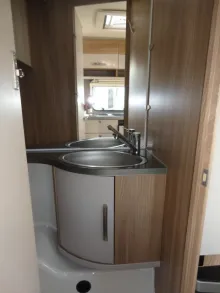 Fahrzeugbild Bürstner Premio 435 TS Nr. 110 - Doppelbett #25