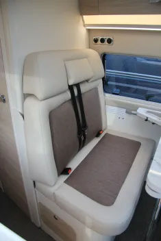 Bild 11 Eura Mobil Van 635 EB Mondial Plus + Fahrerassitenz