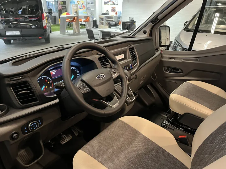 Fahrzeugbild Bürstner Lineo C 590 #9