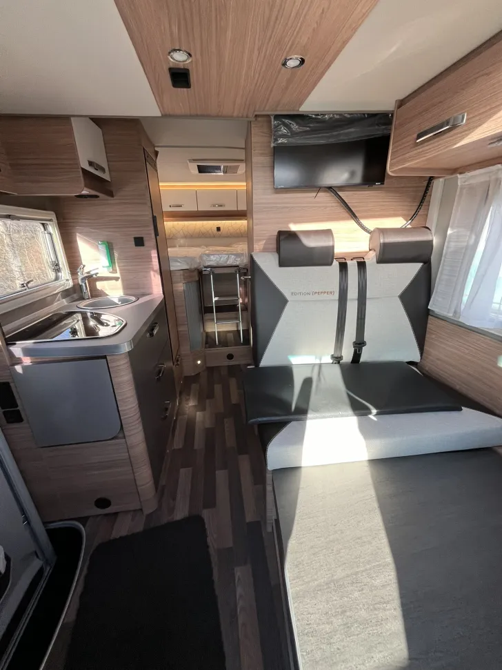 Fahrzeugbild Weinsberg CaraCompact Suite 640 MEG EDITION [PEPPER] #8