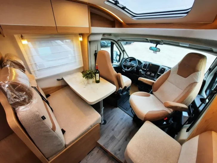 Fahrzeugbild LMC Cruiser V 646 G #8