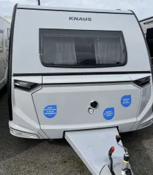 Fahrzeugbild Knaus Südwind 580 QS 60 YEARS Außen komplett grau! Teppich #1