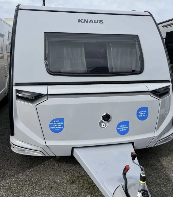 Fahrzeugbild Knaus Südwind 580 QS 60 YEARS Außen komplett grau! Teppich #1