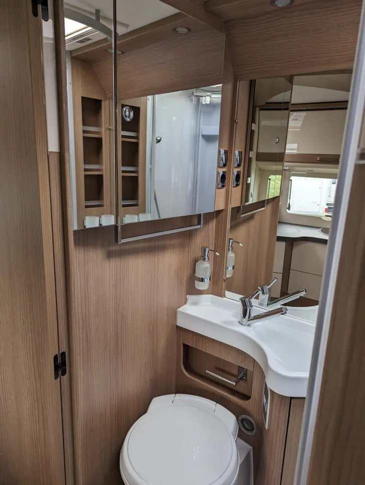 Fahrzeugbild Malibu I 460 LE #30