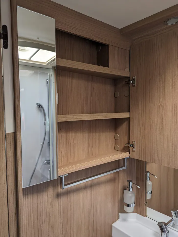 Fahrzeugbild Malibu I 460 LE #33