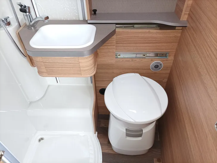 Fahrzeugbild Weinsberg CaraCompact 640 MEG EDITION [PEPPER] 3,5 T - Automatik #14