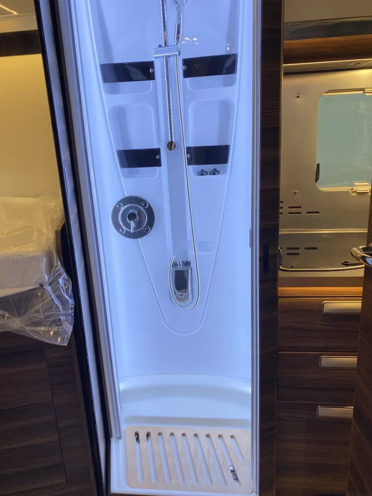 Fahrzeugbild Laika Ecovip H 4109 Messemarathon 14.07-30.08 #9