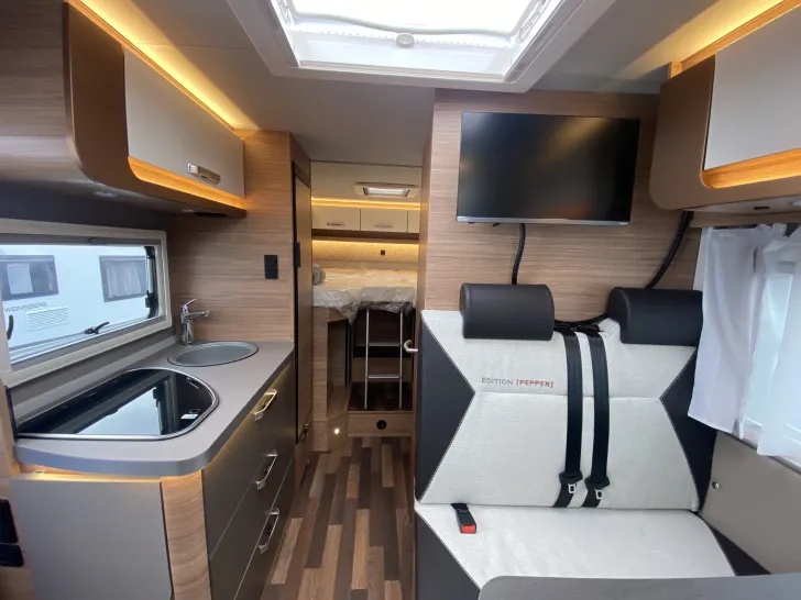 Fahrzeugbild Weinsberg CaraCompact 640 MEG EDITION [PEPPER] #16
