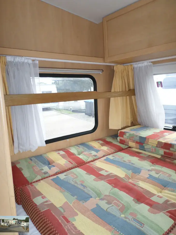 Fahrzeugbild Bürstner Fun 435 Nr. 18 - Doppelbett, Klappbett #19