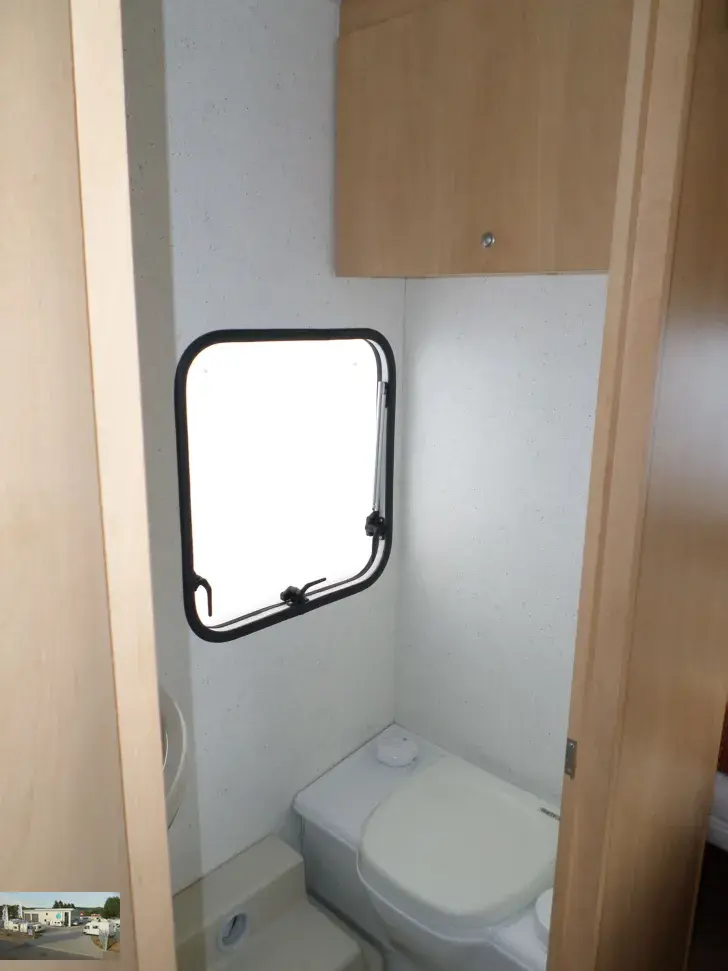 Fahrzeugbild Bürstner Fun 435 Nr. 18 - Doppelbett, Klappbett #26